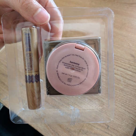 *HOST PICK* BNIB Tarte Clique Amazonian Clay set - Picture 4 of 5